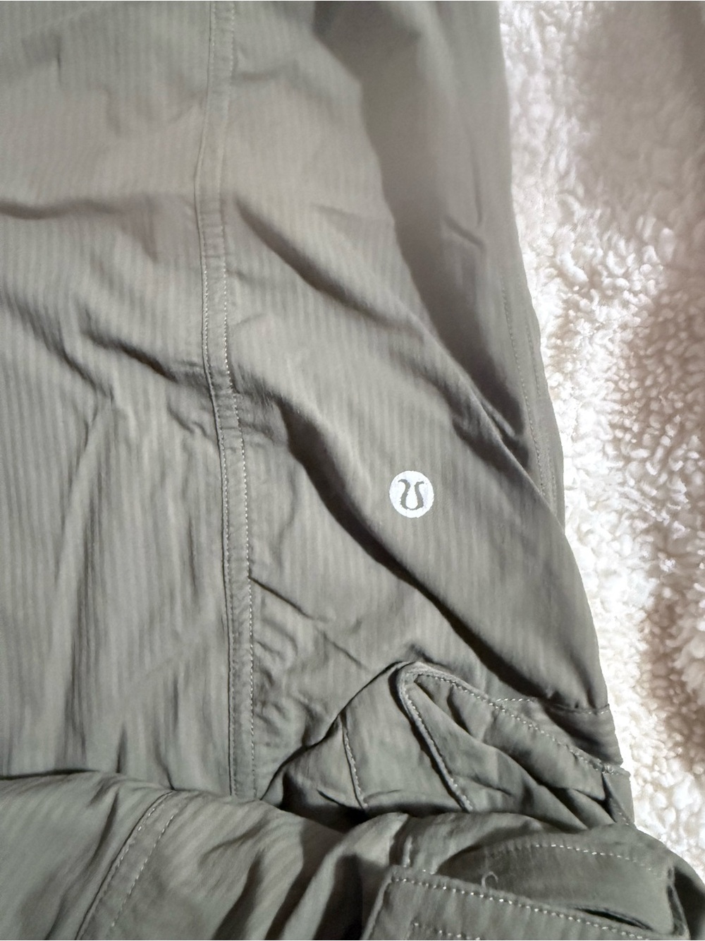 lululemon athletica Men's Olive-Toned Lightweight Jacket